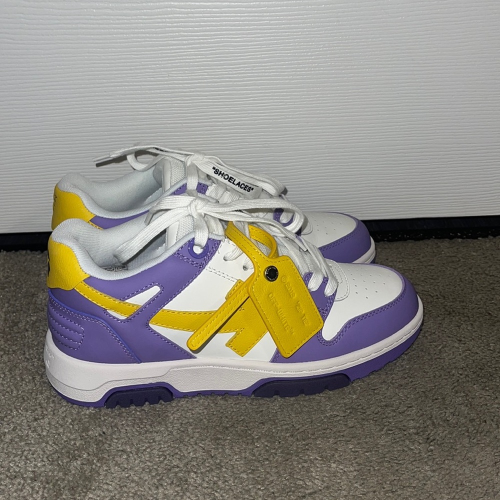 Off- White Sneaker